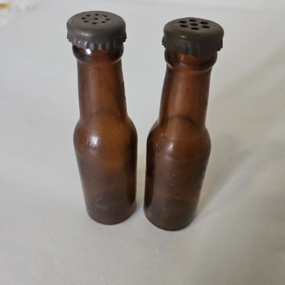 Vintage Brown Glass Shaker Set